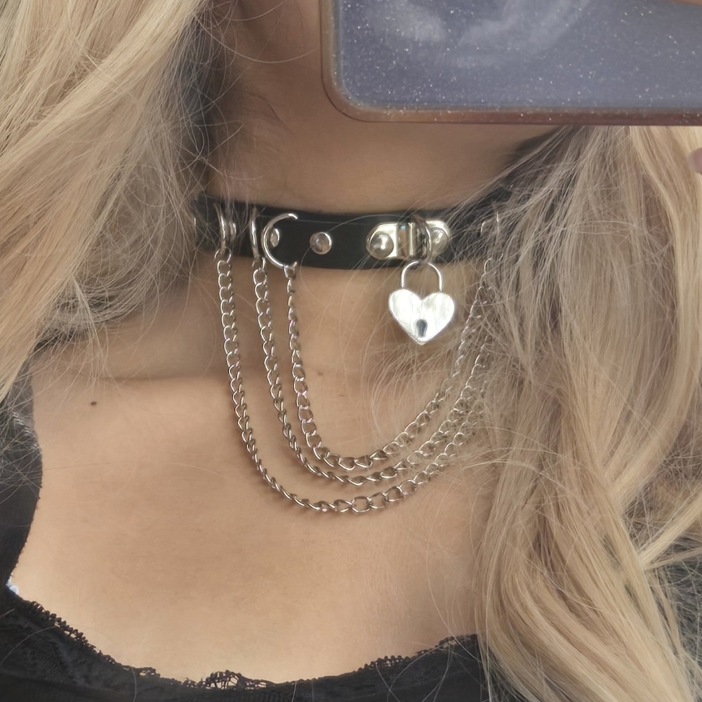 Hot Topic Black and Silver Chain Choker Necklace
